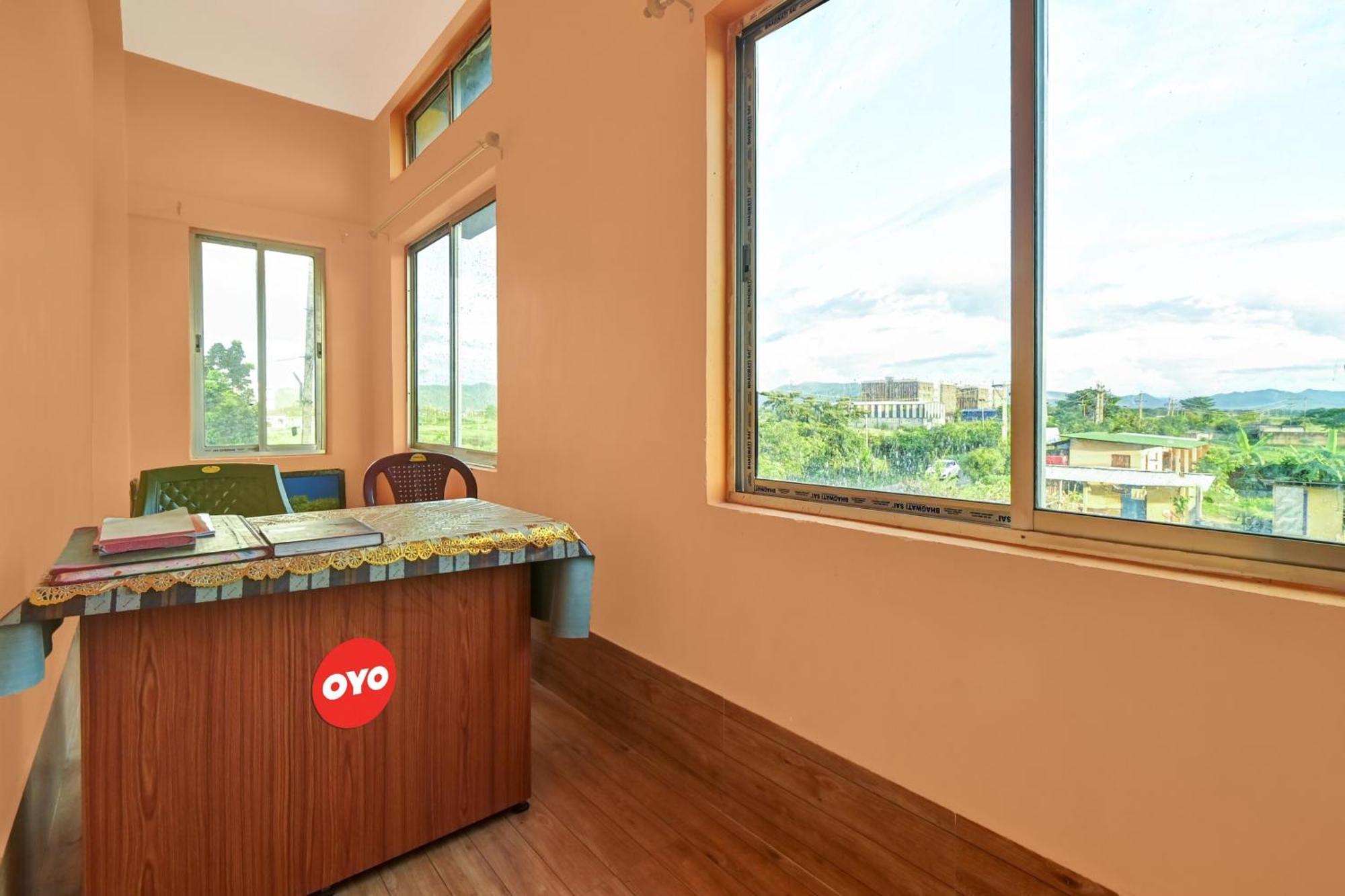 Oyo Flagship The Brahmaputra Homestay Guwahati Eksteriør billede