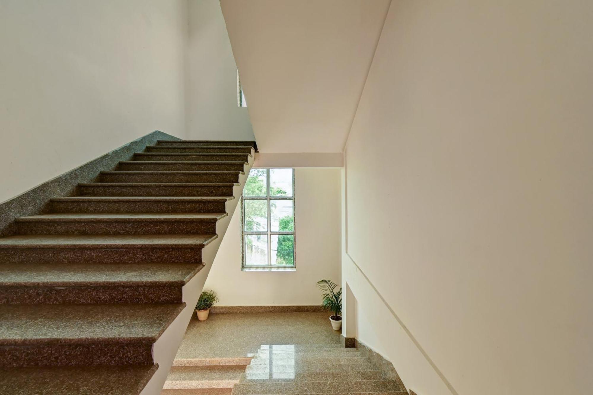 Oyo Flagship The Brahmaputra Homestay Guwahati Eksteriør billede