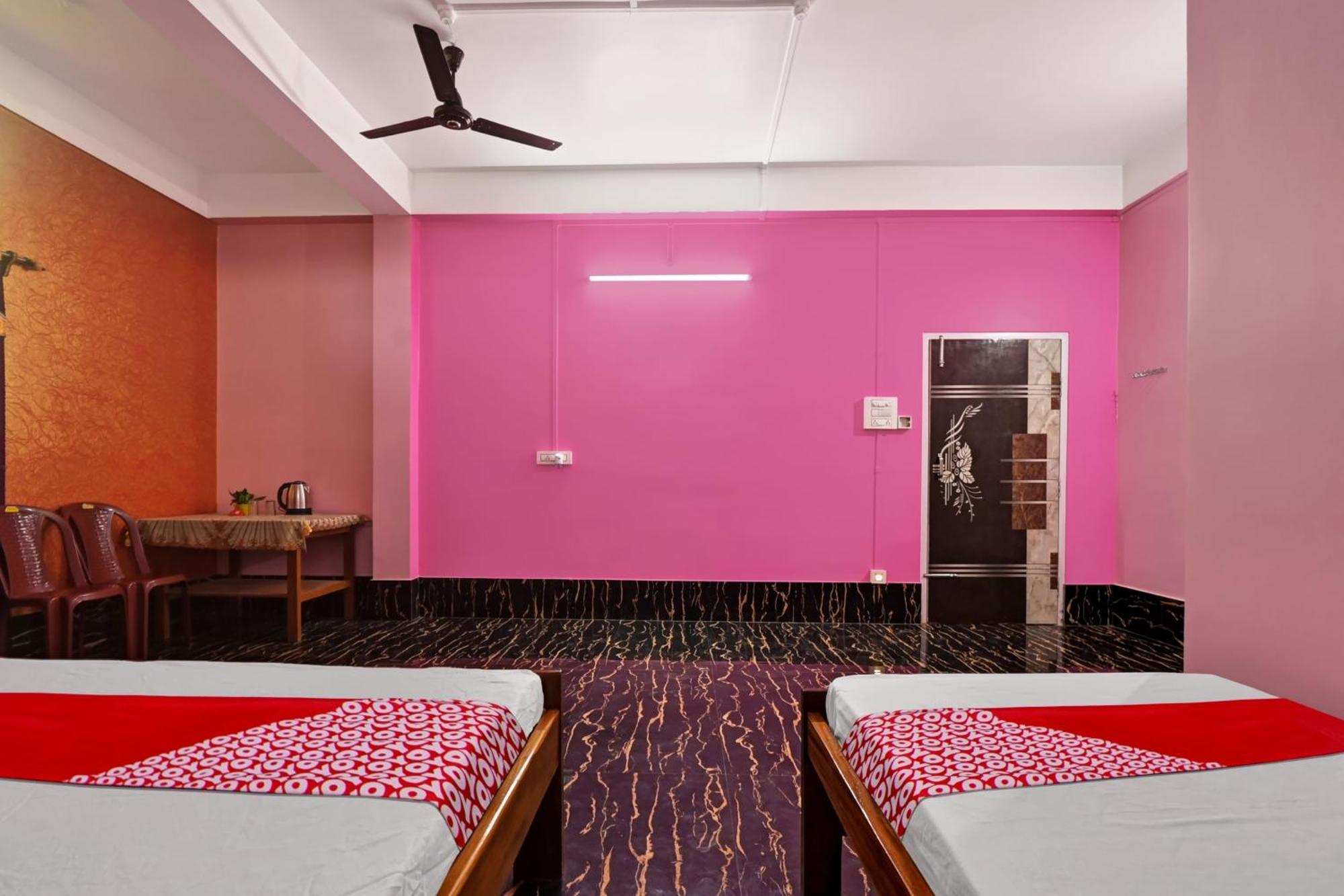 Oyo Flagship The Brahmaputra Homestay Guwahati Eksteriør billede