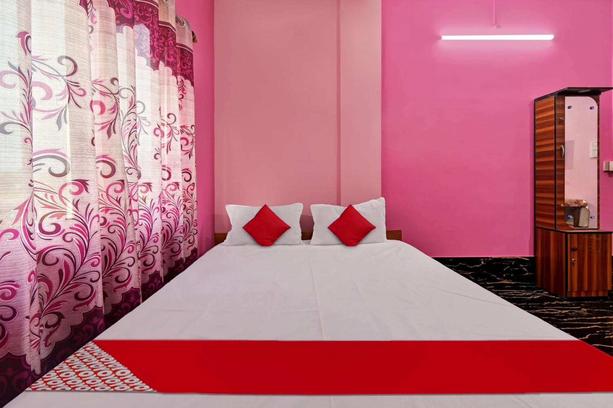 Oyo Flagship The Brahmaputra Homestay Guwahati Eksteriør billede