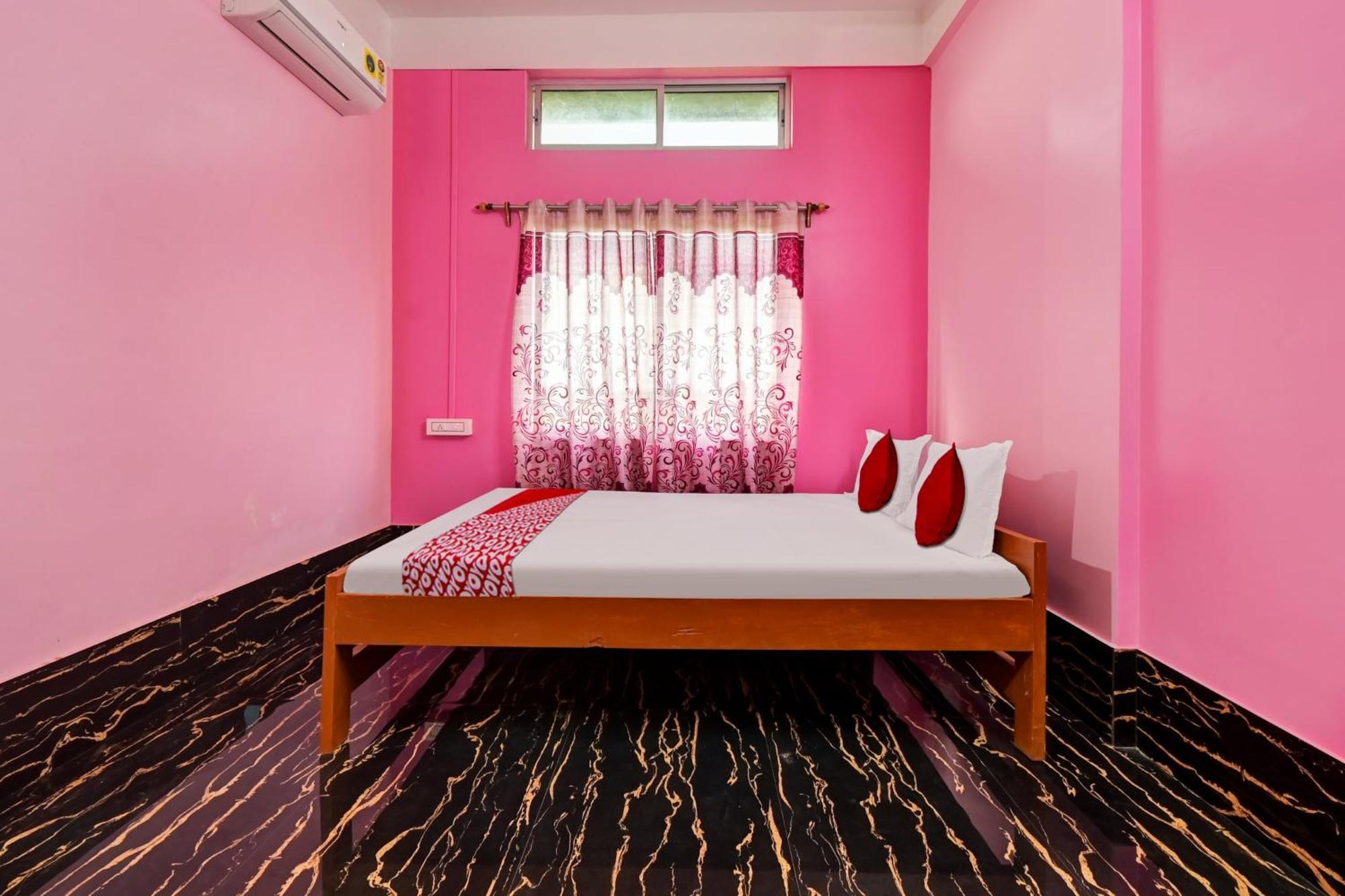 Oyo Flagship The Brahmaputra Homestay Guwahati Eksteriør billede